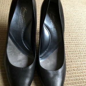 Kenneth Cole " Silver Belle" Black Pointy Pumps